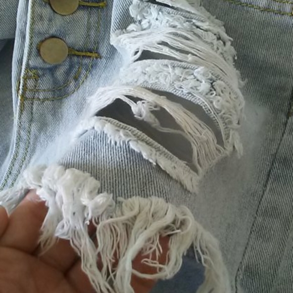 Button fly freyed denim shorts - Picture 3 of 3